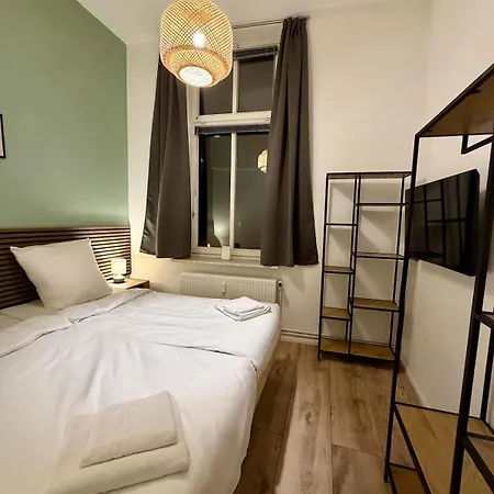 Апартаменты Gemuetliche 3-zimmer-wohnung Mit Parkplatz